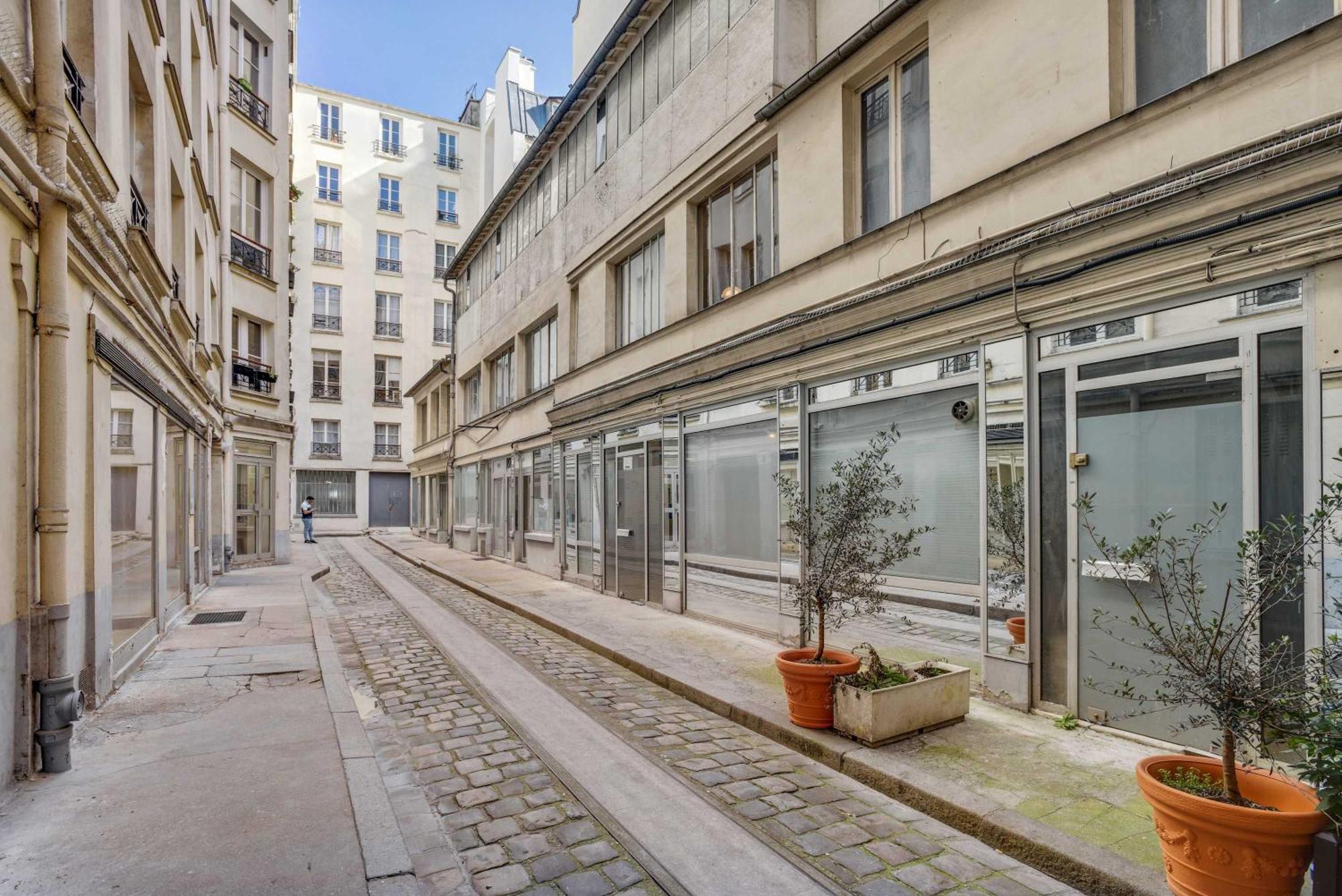 Elegantly Designed Duplex For Four Appartement Parijs